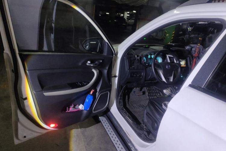 Used CHANGAN CS35 2014 1.6L Automatic Luxury Navigation Model China IV Standard Driver Seat