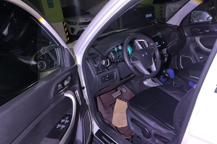 Used CHANGAN CS35 2014 1.6L Automatic Luxury Navigation Model China IV Standard Driver Seat