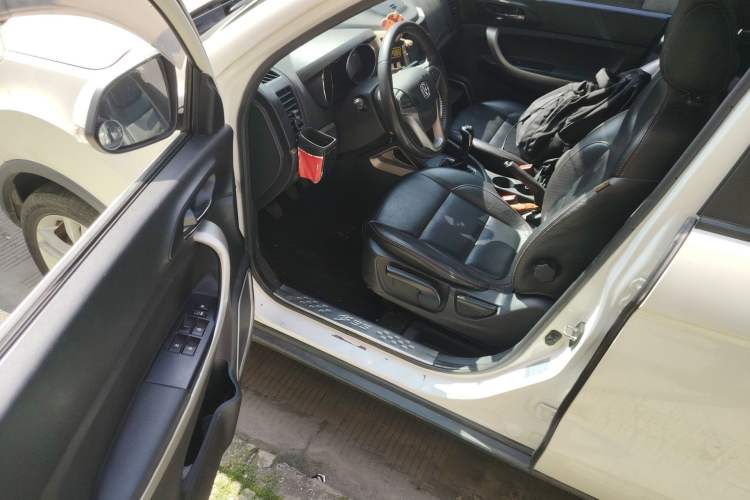 Used CHANGAN CS35 2014 1.6L Manual Luxury Model China IV Standard Driver Seat