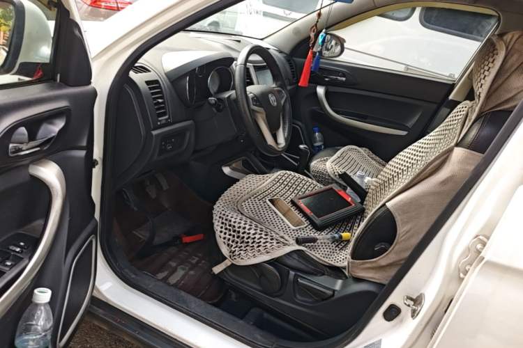 Used CHANGAN CS35 2014 1.6L Manual Luxury Model China IV Standard Driver Seat