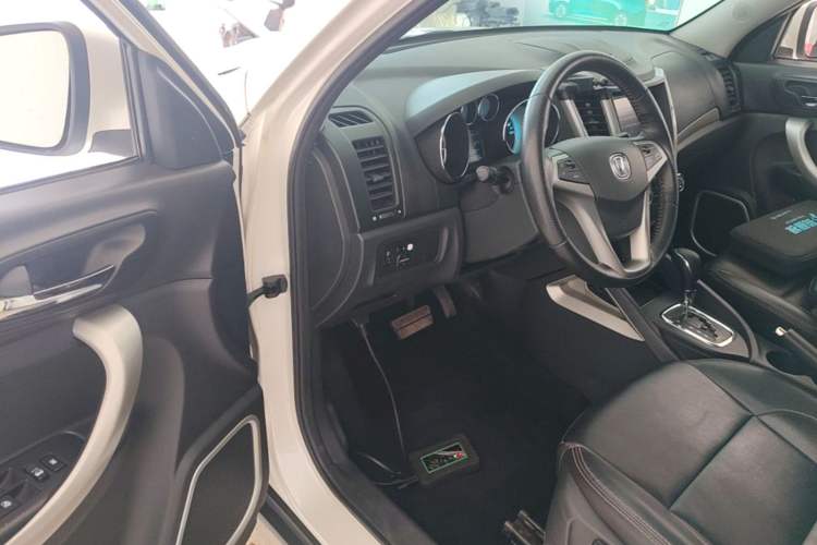 Used CHANGAN CS35 2014 1.6L Automatic Luxury Navigation Version China V Standard Driver Seat