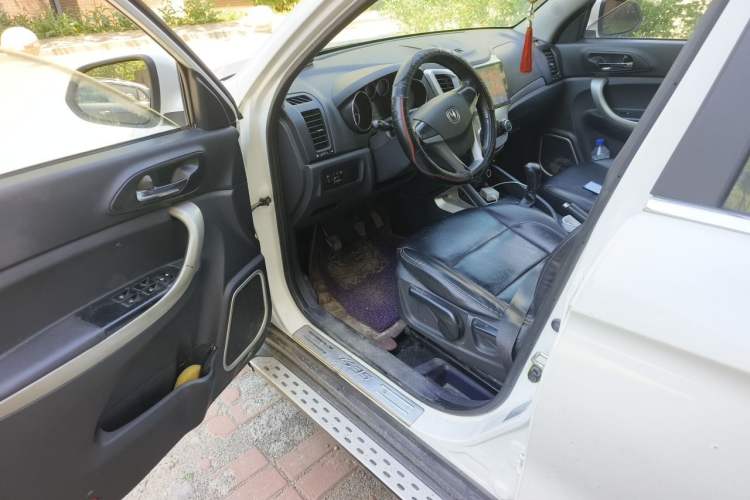 Used CHANGAN CS35 2014 1.6L Manual Luxury Model China IV Standard Driver Seat