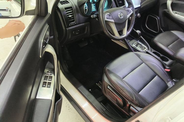 Used CHANGAN CS35 2014 1.6L Automatic Luxury Model China IV Standard Driver Seat