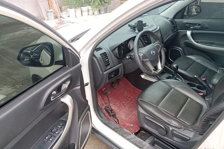 Used CHANGAN CS35 2014 1.6L Manual Luxury Model China IV Standard Driver Seat