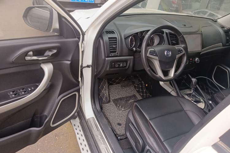 Used CHANGAN CS35 2014 1.6L Automatic Luxury Model China IV Standard Driver Seat