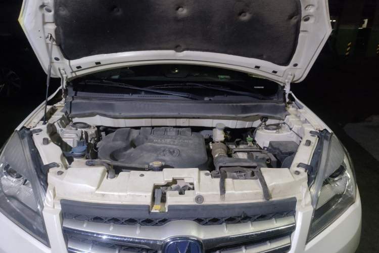 Used CHANGAN CS35 2014 1.6L Automatic Luxury Navigation Model China IV Standard Engine Bay