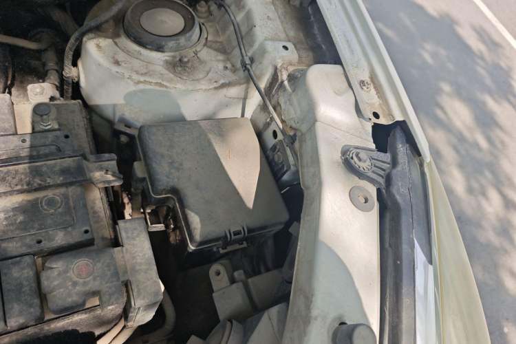 Used CHANGAN CS35 2014 1.6L Manual Luxury Model China IV Standard Engine Bay Left
