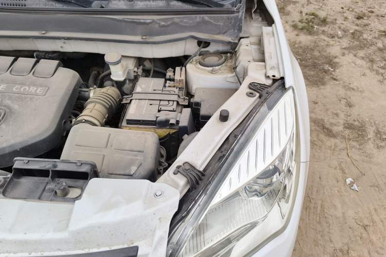 Used CHANGAN CS35 2014 1.6L Manual Luxury Model China IV Standard Engine Bay Left