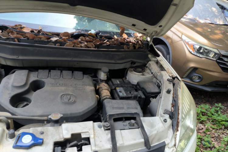 Used CHANGAN CS35 2014 1.6L Automatic Luxury Model China IV Standard Engine Bay Left