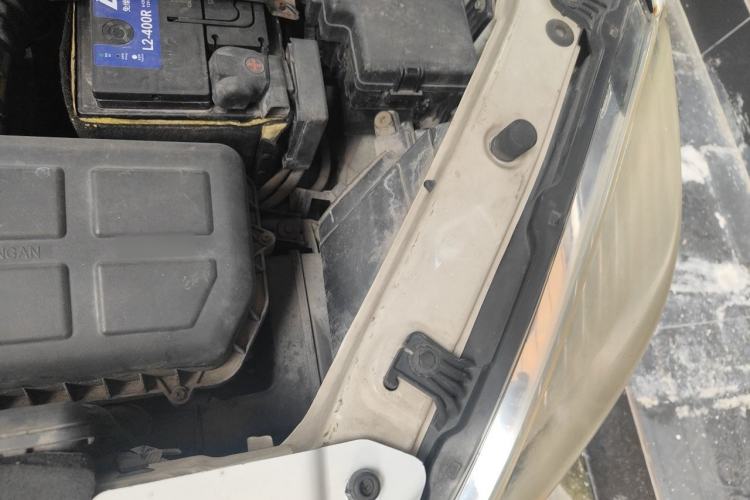 Used CHANGAN CS35 2014 1.6L Automatic Luxury Navigation Model China IV Standard Engine Bay Left