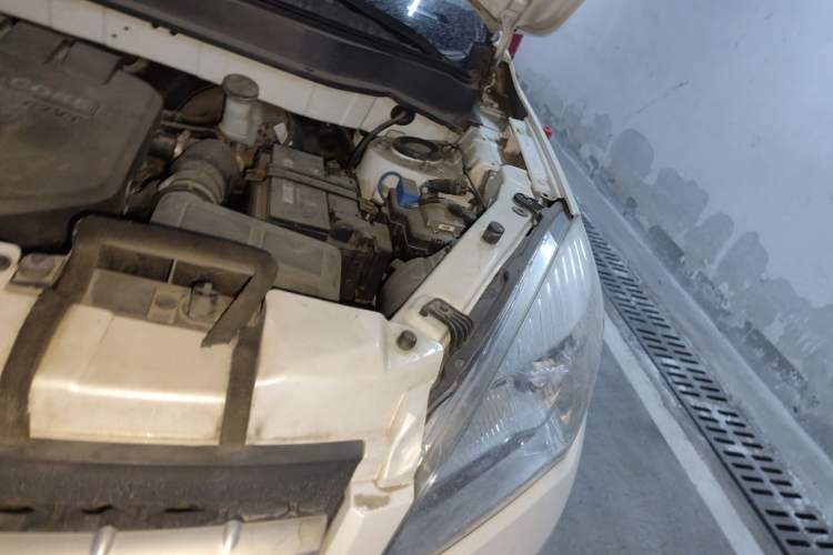Used CHANGAN CS35 2014 1.6L Automatic Luxury Model China IV Standard Engine Bay Left
