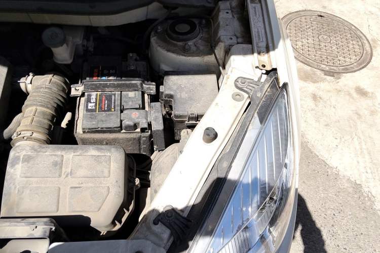 Used CHANGAN CS35 2014 1.6L Manual Luxury Model China IV Standard Engine Bay Left
