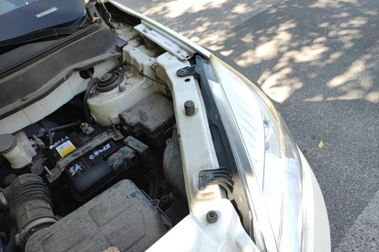 Used CHANGAN CS35 2014 1.6L Manual Luxury Model China IV Standard Engine Bay Left