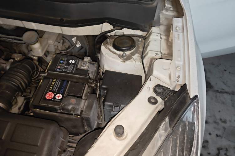 Used CHANGAN CS35 2014 1.6L Automatic Luxury Model China IV Standard Engine Bay Left