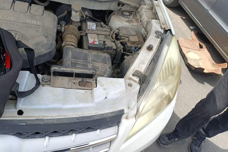Used CHANGAN CS35 2014 1.6L Manual Luxury Model China IV Standard Engine Bay Left