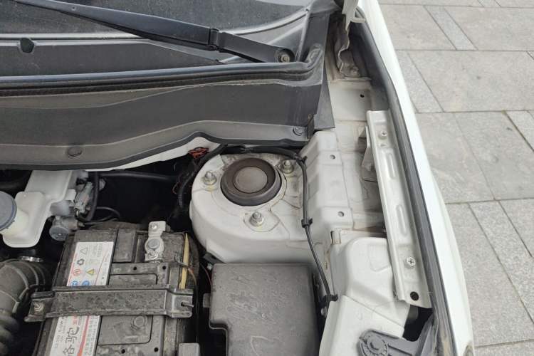 Used CHANGAN CS35 2014 1.6L Manual Comfort Version China IV Standard Engine Bay Left