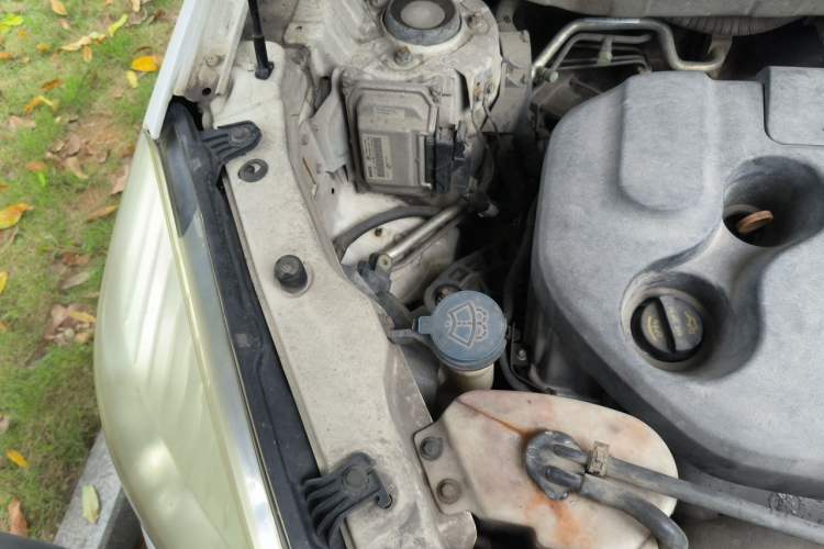 Used CHANGAN CS35 2014 1.6L Automatic Luxury Model China IV Standard Engine Bay Right