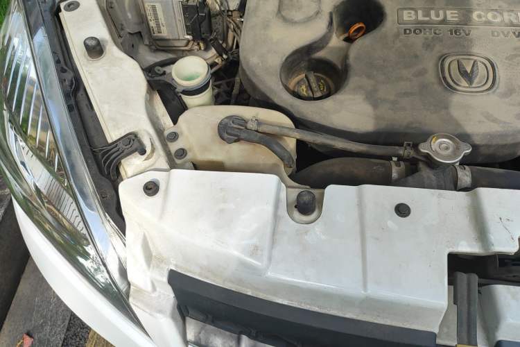 Used CHANGAN CS35 2014 1.6L Automatic Luxury Model China IV Standard Engine Bay Right
