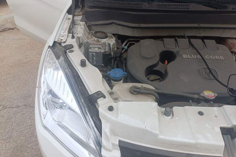 Used CHANGAN CS35 2014 1.6L Automatic Luxury Model China IV Standard Engine Bay Right