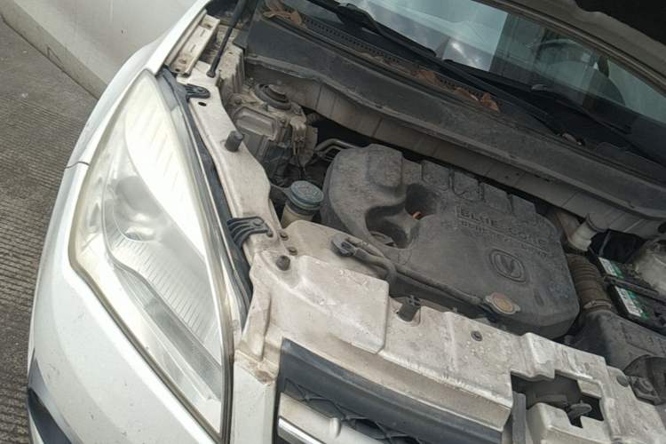 Used CHANGAN CS35 2014 1.6L Manual Luxury Navigation Model China IV Standard Engine Bay Right
