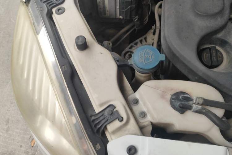 Used CHANGAN CS35 2014 1.6L Automatic Luxury Navigation Model China IV Standard Engine Bay Right