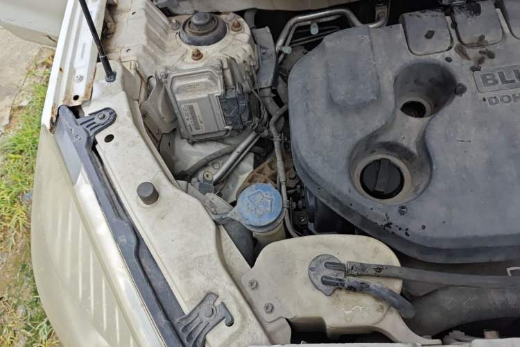 Used CHANGAN CS35 2014 1.6L Manual Luxury Model China IV Standard Engine Bay Right