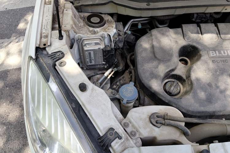 Used CHANGAN CS35 2014 1.6L Manual Luxury Model China IV Standard Engine Bay Right