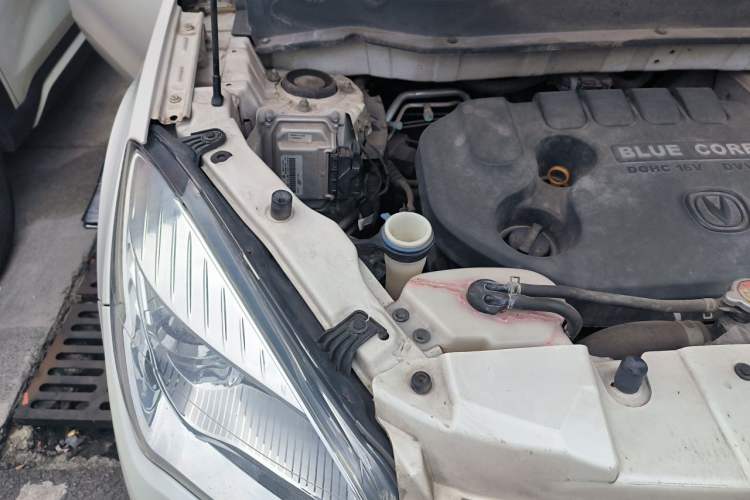 Used CHANGAN CS35 2014 1.6L Manual Luxury Model China IV Standard Engine Bay Right