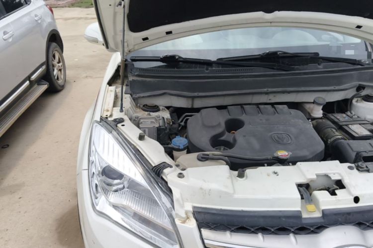 Used CHANGAN CS35 2014 1.6L Manual Luxury Model China IV Standard Engine Bay Right