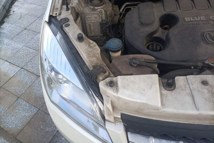 Used CHANGAN CS35 2014 1.6L Automatic Luxury Model China IV Standard Engine Bay Right