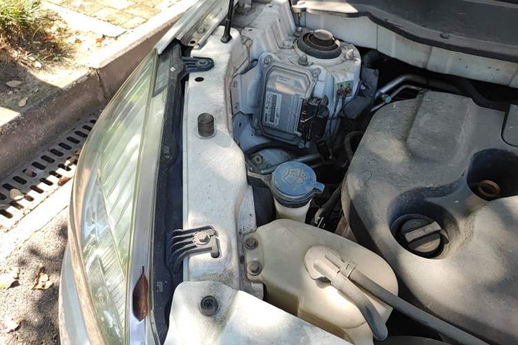 Used CHANGAN CS35 2014 1.6L Manual Luxury Model China IV Standard Engine Bay Right