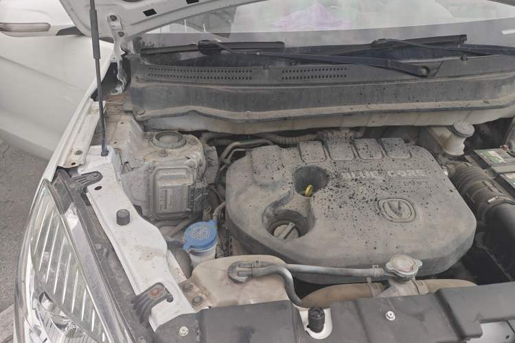 Used CHANGAN CS35 2014 1.6L Automatic Luxury Navigation Model China IV Standard Engine Bay Right