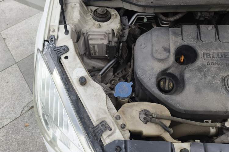 Used CHANGAN CS35 2014 1.6L Manual Luxury Model China IV Standard Engine Bay Right