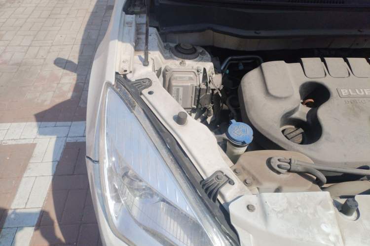 Used CHANGAN CS35 2014 1.6L Manual Luxury Model China V Standard Engine Bay Right
