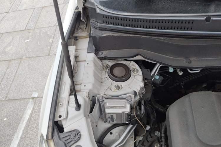 Used CHANGAN CS35 2014 1.6L Manual Comfort Version China IV Standard Engine Bay Right