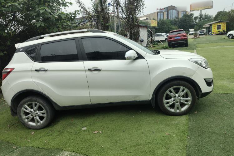 Used CHANGAN CS35 2014 1.6L Automatic Luxury Model China IV Standard Exterior 2