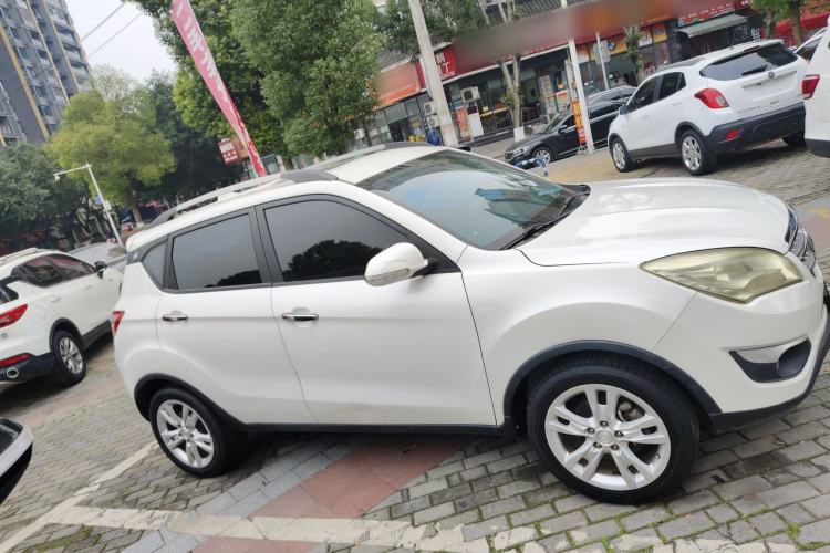 Used CHANGAN CS35 2014 1.6L Automatic Luxury Model China IV Standard Exterior 2