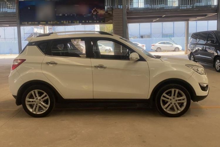 Used CHANGAN CS35 2014 1.6L Automatic Luxury Navigation Model China IV Standard Exterior 3