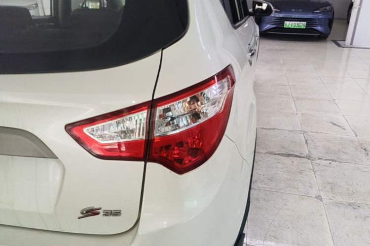 Used CHANGAN CS35 2014 1.6L Automatic Luxury Model China IV Standard Exterior 3