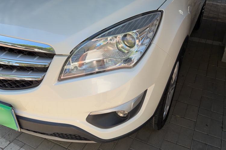 Used CHANGAN CS35 2014 1.6L Manual Luxury Model China IV Standard Exterior 4