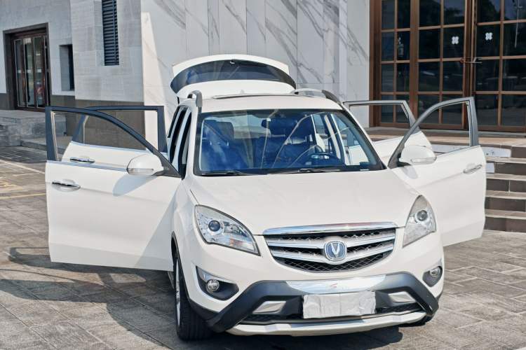 Used CHANGAN CS35 2014 1.6L Automatic Luxury Model China IV Standard Exterior 4
