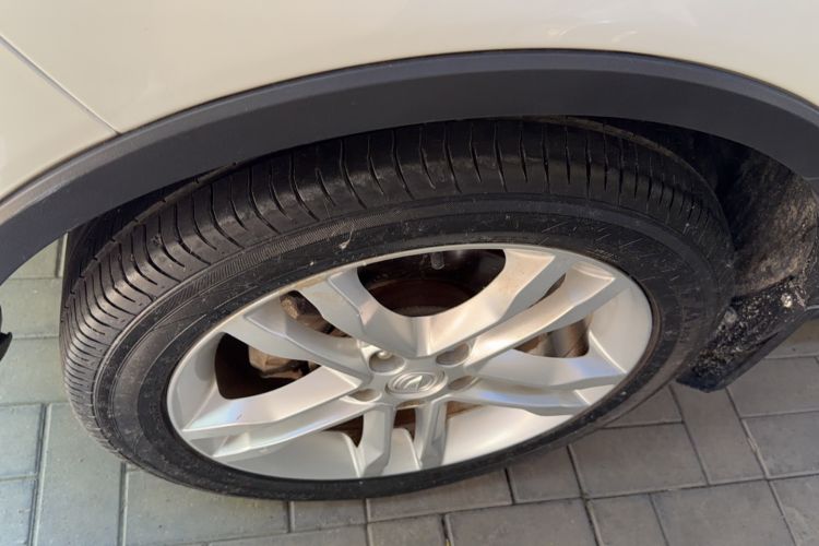 Used CHANGAN CS35 2014 1.6L Manual Luxury Model China IV Standard Exterior 5