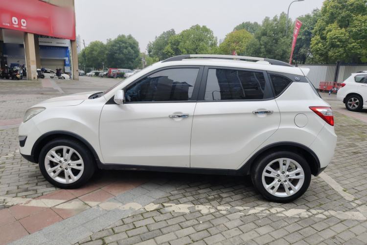 Used CHANGAN CS35 2014 1.6L Automatic Luxury Model China IV Standard Exterior 5