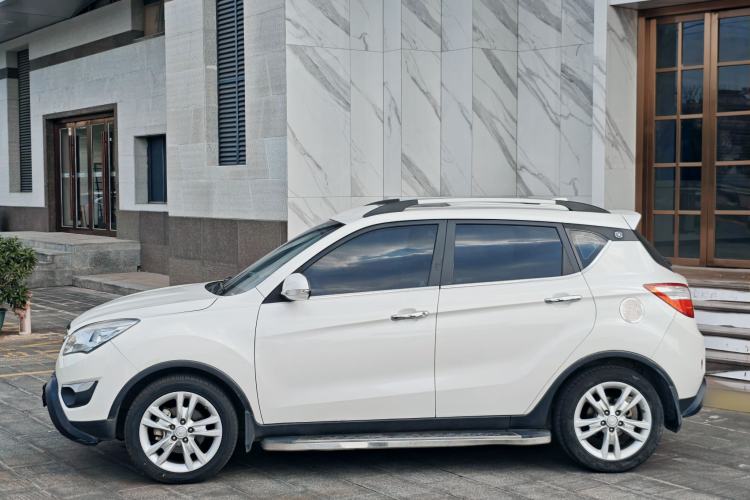Used CHANGAN CS35 2014 1.6L Automatic Luxury Model China IV Standard Exterior 6