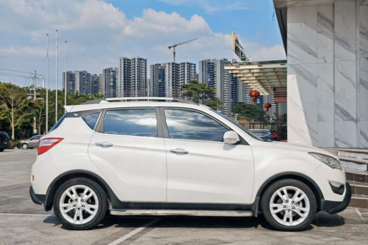 Used CHANGAN CS35 2014 1.6L Automatic Luxury Model China IV Standard Exterior 8