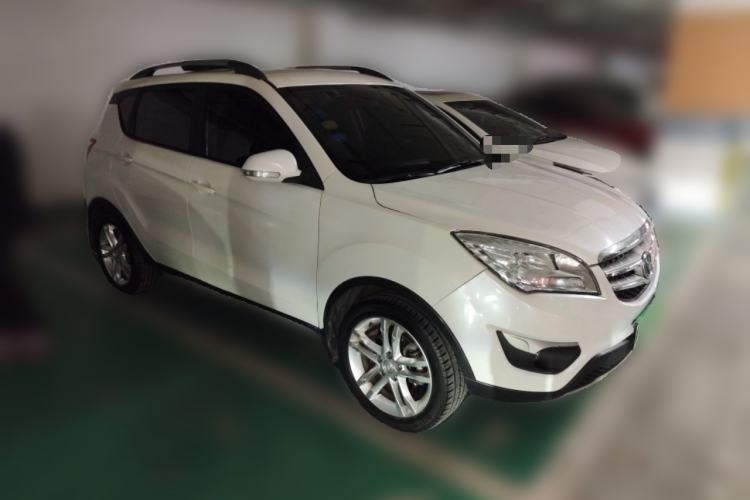 Used CHANGAN CS35 2014 1.6L Manual Luxury Model China IV Standard Front Right 45 Deg