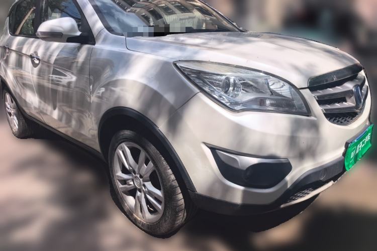 Used CHANGAN CS35 2014 1.6L Automatic Luxury Model China IV Standard Front Right 45 Deg