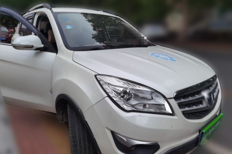 Used CHANGAN CS35 2014 1.6L Automatic Luxury Model China IV Standard Front Right 45 Deg