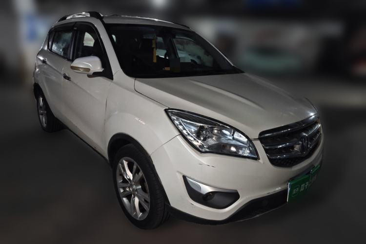 Used CHANGAN CS35 2014 1.6L Automatic Luxury Navigation Model China IV Standard Front Right 45 Deg