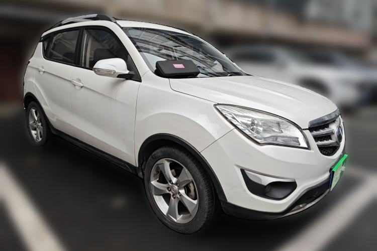 Used CHANGAN CS35 2014 1.6L Manual Luxury Model China IV Standard Front Right 45 Deg